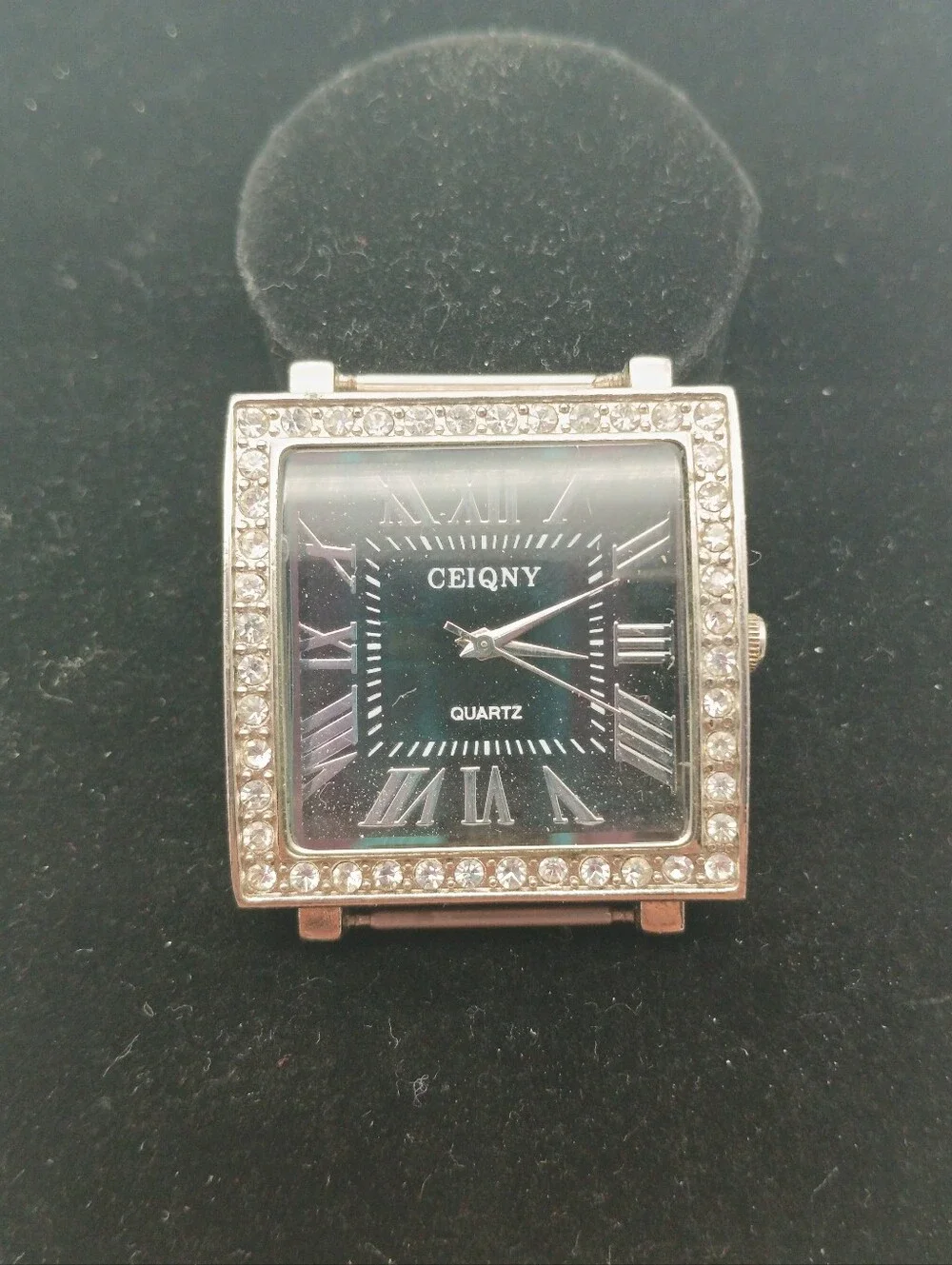 CEIQNY Quartz Wristwatch